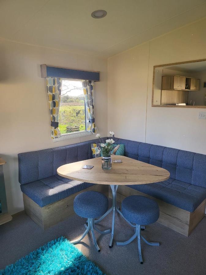 Blackmoor Farm - Caravan 6 Apartment Ludchurch Екстериор снимка