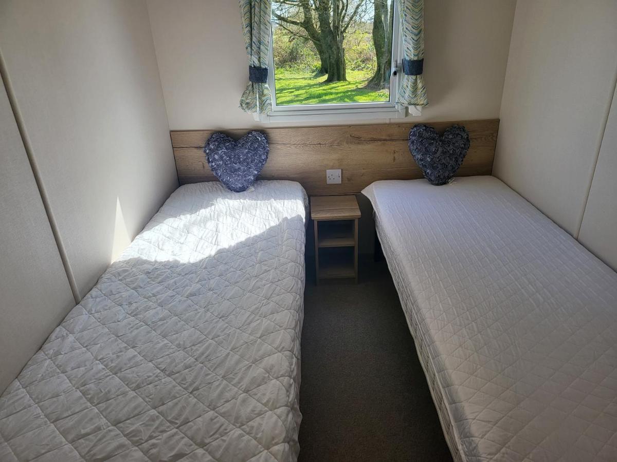 Blackmoor Farm - Caravan 6 Apartment Ludchurch Екстериор снимка